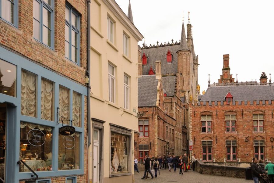 From Paris: Bruges Guided Tour with Hotel Pickup - The Guided Walking Tour, Gothic Town Hall to Renaissance Squares