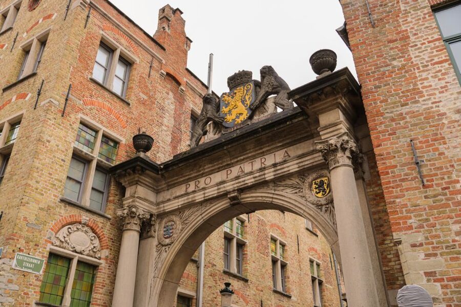 From Paris: Bruges Guided Tour with Hotel Pickup - Bruges in 1 Day, Where the City Feels Like a Living Postcard