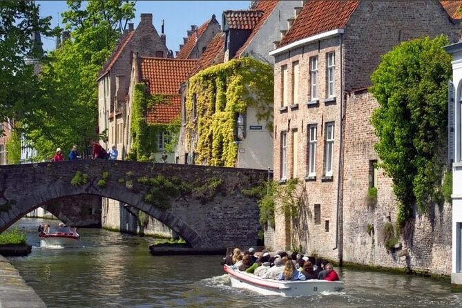 From Zeebrugge: Private Bruges with Canal Boat Shore Excursion - Markt time: Belfry views, shops, and an hour to breathe