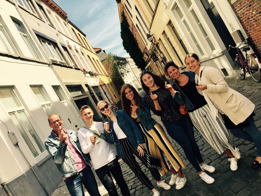 Ghent: Belgian Chocolate Walking Tour with Tastings - The tastings: what “9+ treats” means in real life