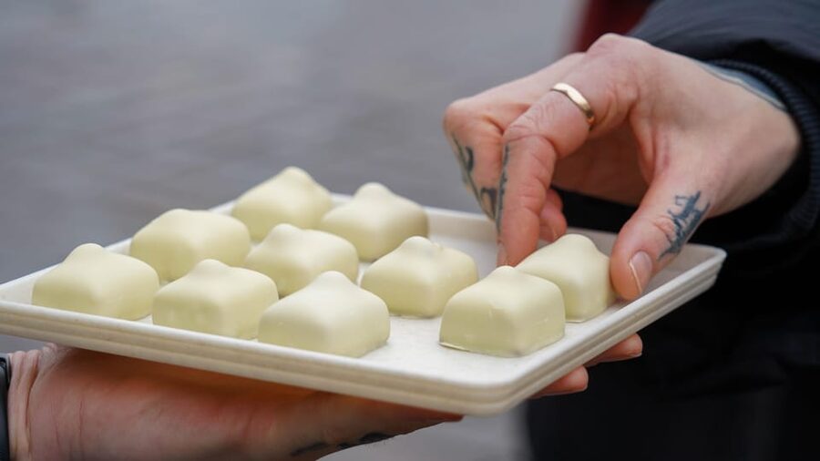 Ghent: Belgian Chocolate Walking Tour with Tastings - Ghent sights and stories between chocolate stops