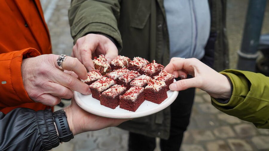Ghent: Belgian Chocolate Walking Tour with Tastings - Meeting your guide: where the tour really shines
