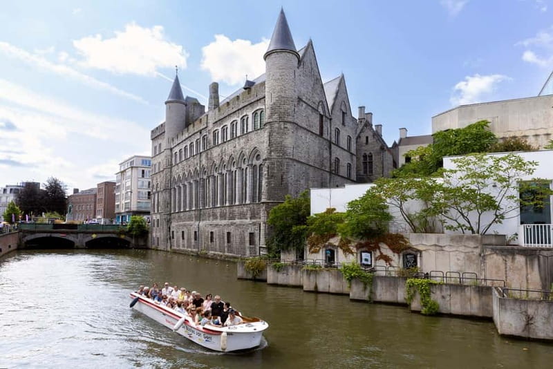 Ghent Completely - 90-minute boat tour (DUTCH ONLY) - Laurentplein tunnels, the Krook area, and the fun of moving through the city