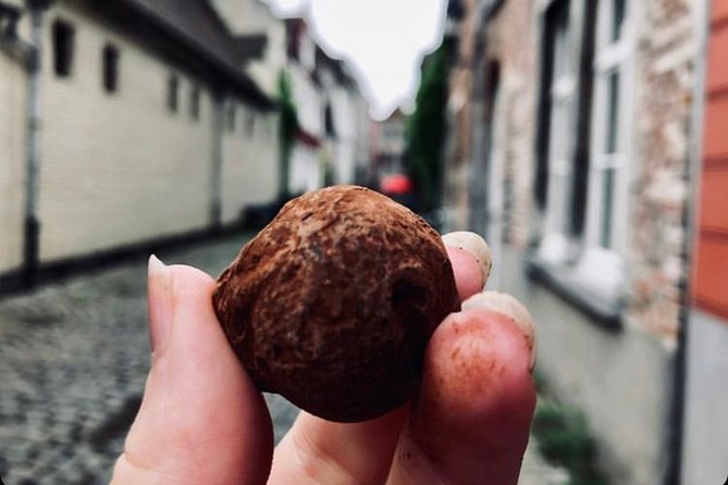 Ghent: Famous Belgian Chocolate Walking Tour with Tastings - Stop 2: Chocolaterie Vandenbouhede for Experimental Flavors