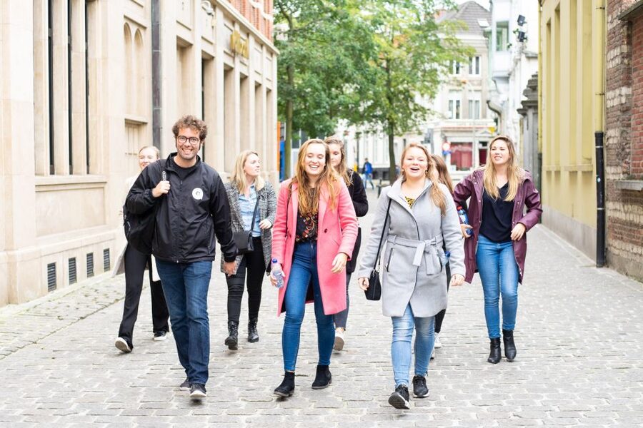 Ghent: Food & Drink Walking Tour with Tastings - Beer and atmosphere in a 13th-century pub