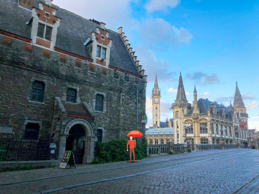 Ghent: Private Historical Highlights Walking Tour - Meeting at Hostel Uppelink and what the first minutes feel like