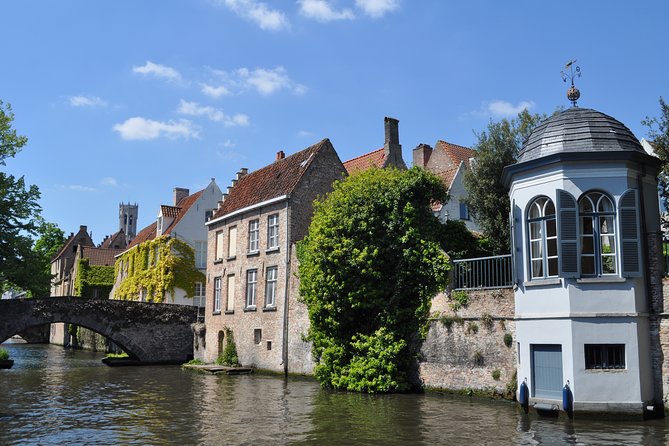 Guided boat trip and walk - The 30-minute boat trip: the easiest way to see Bruges from below