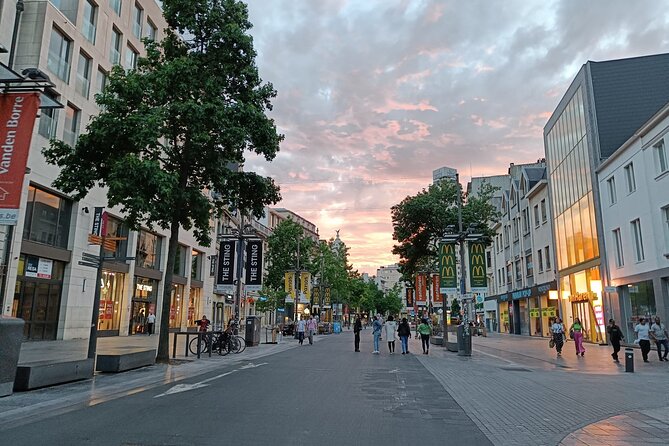 Historical Walking Tour in Antwerp Old City - Vlaeykensgang: The 16th-Century Alley Next to Major Landmarks