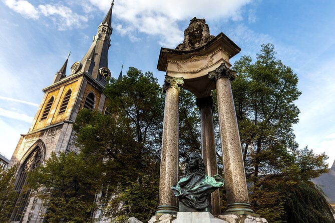 Liege Scavenger Hunt and Highlights Self Guided Audio Tour - Getting your bearings in Liège: Saint-Jacques vs Saint-Paul