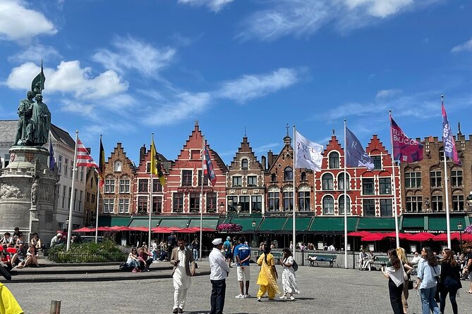 Private Arrival Transfer from Brussels Airport to Bruges with Business car - From airport to Bruges, with a chauffeur doing the heavy lifting