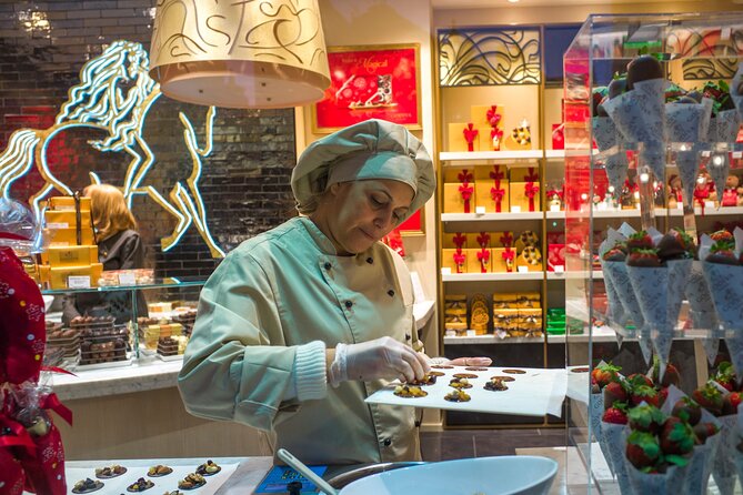 Private Bruges’ Iconic Sites and Chocolate Tasting Tour - Chocolate tasting and how to get the most from it