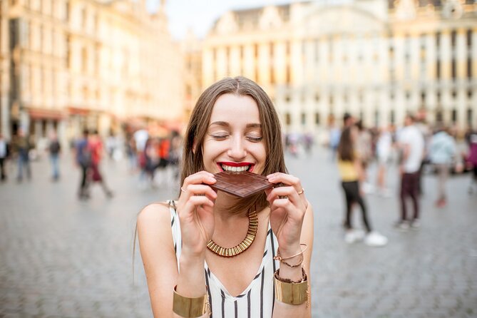 Private Bruges’ Iconic Sites and Chocolate Tasting Tour - Grote Markt and the Belfry, your postcard warm up