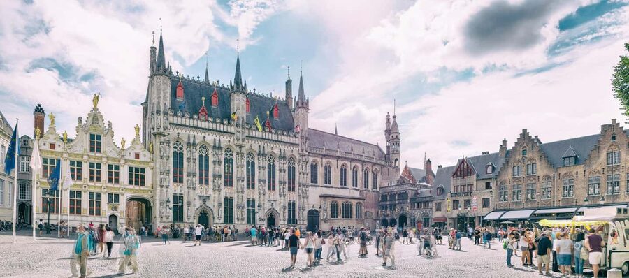 Private Bruges Landmarks & Hidden Gems Tour from Brussels - Minnewaterpark and Lake of Love: slow down for the bridge legend