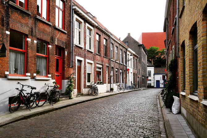 Private Day Trip from Brussels to Bruges - Walplein and the odd-satisfying power of small squares