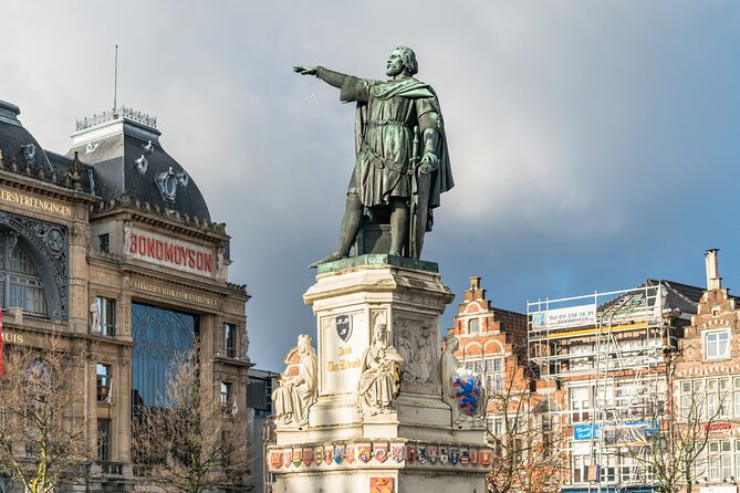 Private Historical Tour: The Best of Ghent - Gravensteen and St Veerleplein, a castle inside real streets