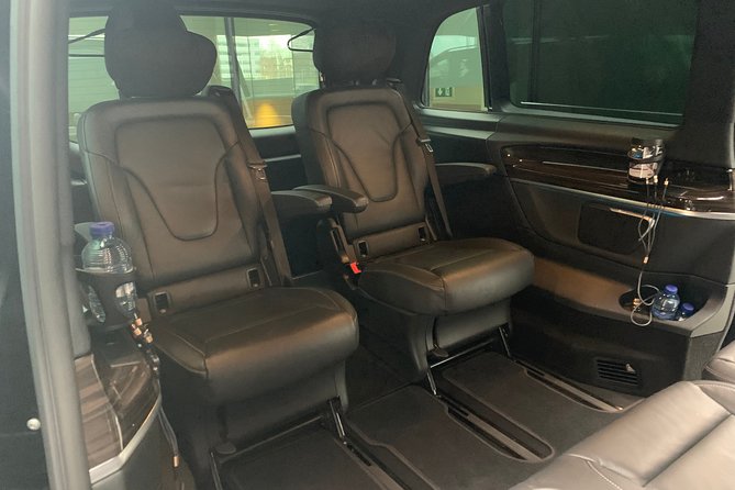 Private taxi Transfer from Bruges to Amsterdam - Group size and privacy: just your party in the vehicle