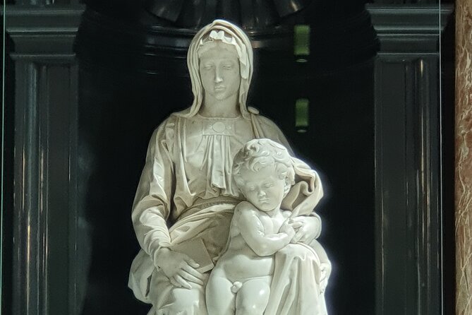 Private tour: From your hotel + see the Madonna of Michelangelo - Private Bruges Morning With Hotel Pickup and a Michelangelo Goal