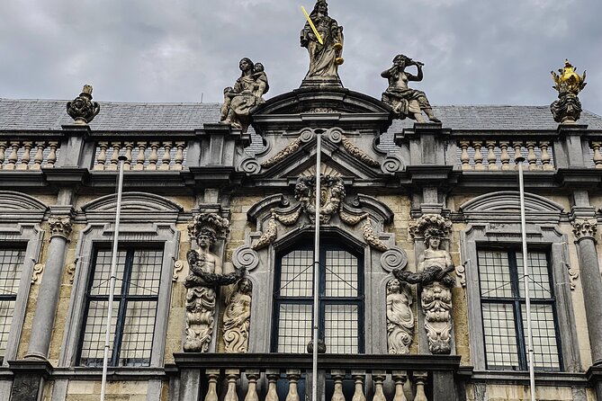 Secrets of Bruges: Walking Tour With a Chocolate and Waffle Bite - Romantic canals, and the “Love vs Dead” bridge moment