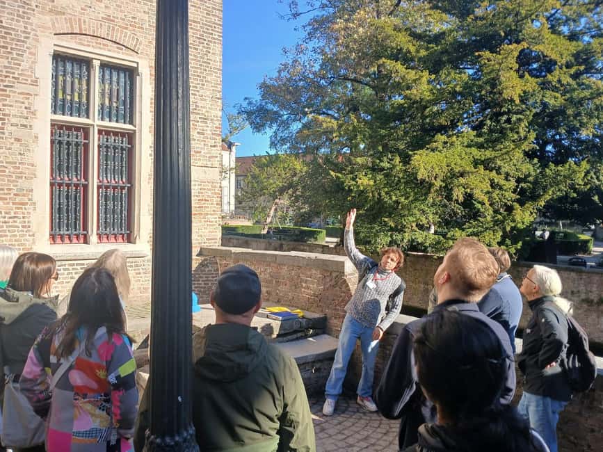 ✨Small-Group Tour of Bruges with a local + Praline/ -3€ boat - Burg Square chapels: Holy Blood Chapel and Saint-Basilica Chapel