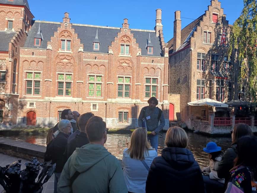 ✨Small-Group Tour of Bruges with a local + Praline/ -3€ boat - Church of Our Lady interior time: Michelangelo’s Marble Madonna and Child