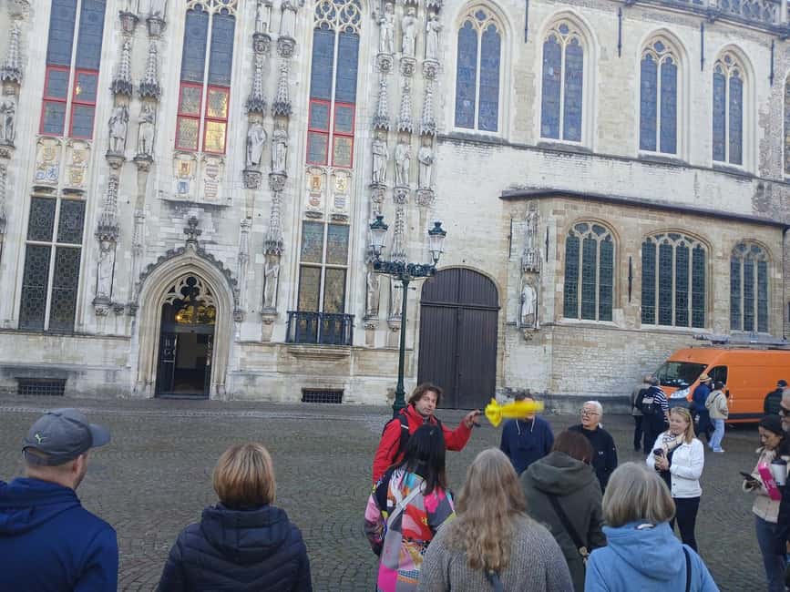✨Small-Group Tour of Bruges with a local + Praline/ -3€ boat - Chocolate shops, truffle in hand, and smart local stops