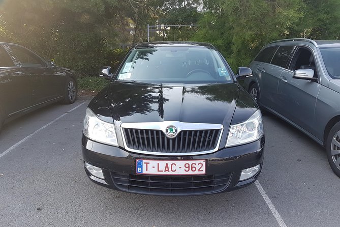 Standard vehicle from Brussels airport to city of Antwerp - Inside the car: comfort, Wi-Fi, and kid safety without extra fuss