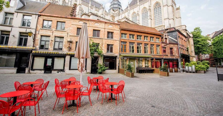 Surprise tour of Antwerp guided by a Local - Why a local surprise walk beats a standard checklist
