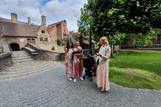 Tasty massage chocolate and spicy stories! - Stop 5: Gruuthusemuseum, the Golden Fleece connection above the gate