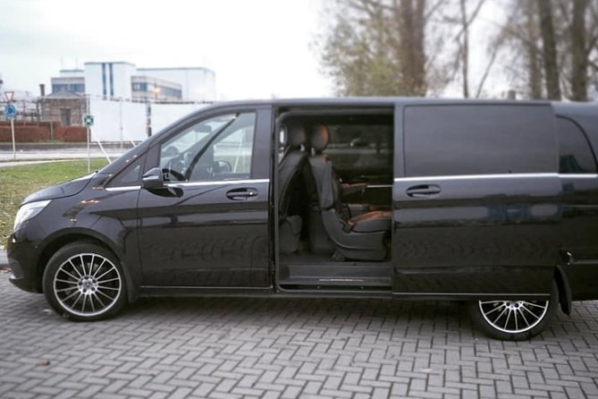 Taxi Brussels Airport < - > Airport DE Charleroi (1 to 8 places) - Key points at a glance