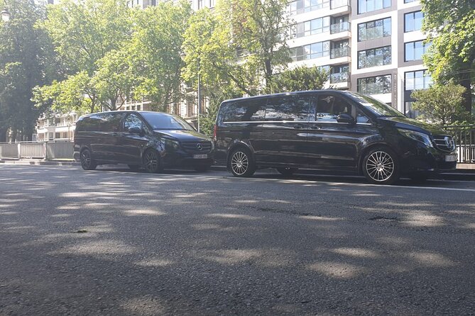 Taxi Brussels Airport < - > Airport DE Charleroi (1 to 8 places) - Where to meet, and why it matters more than you think