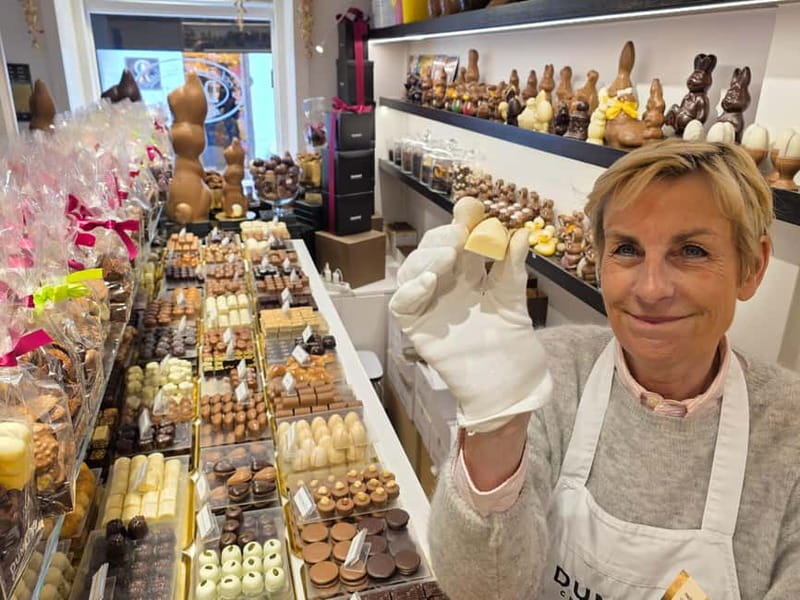 Thé best chocolate in Bruges! Private tour! - Chocolate shopping like a local, from Historium to Beguinage