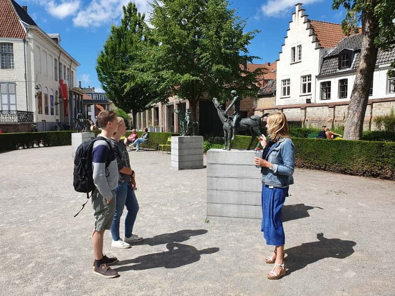 Thé best chocolate in Bruges! Private tour! - Fish Market Vismarkt and Huidenvettersplein: where city life shows up