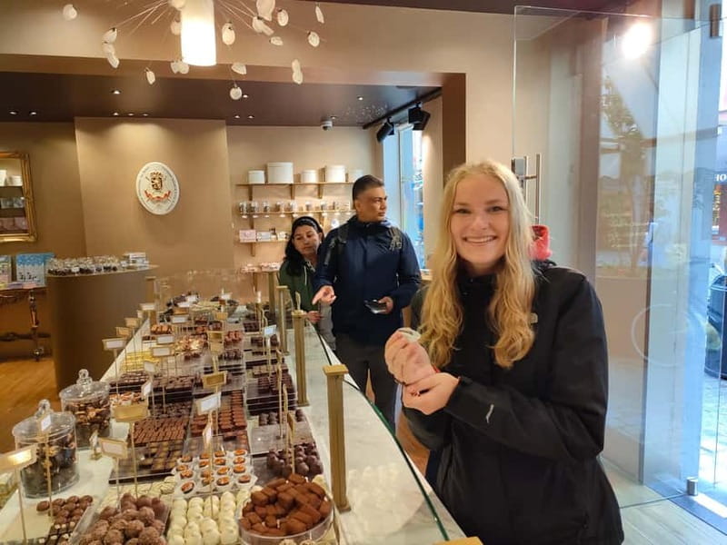 Thé best chocolate in Bruges! Private tour! - How the three tastings work, and how to pick a bar you will love