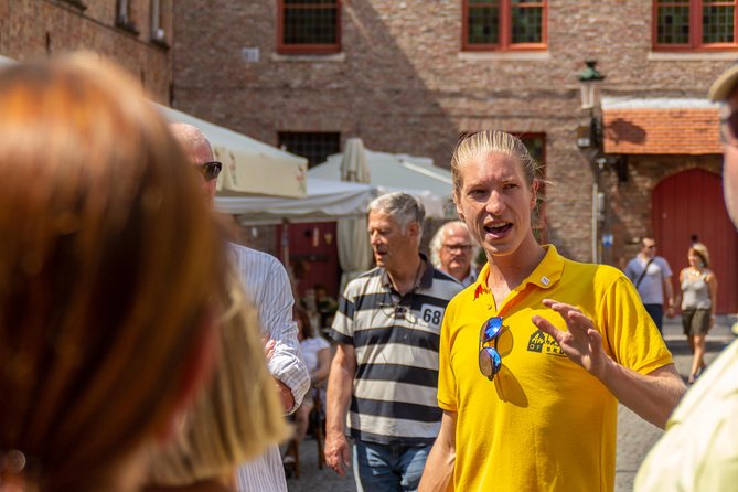 THE Storytelling Tour of Bruges | First Day Must | History & Tips - A quick beer lesson on the way to the real postcard view