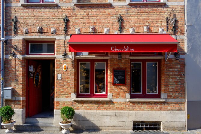 Walking tour of Bruges with boat option and/or beer tasting - Gruuthuse power, guilds at Huidenvettersplein, and the Rozenhoedkaai canal view