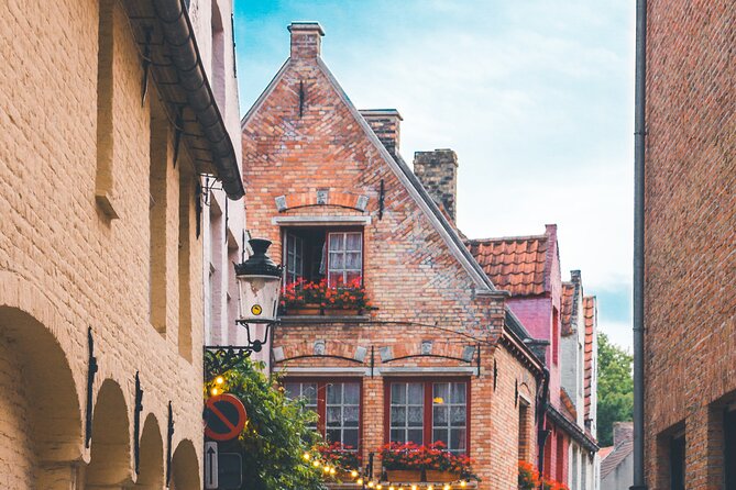 Walking tour of Bruges with boat option and/or beer tasting - Burg Square and Chocolalino, a sweet ending that teaches you to taste